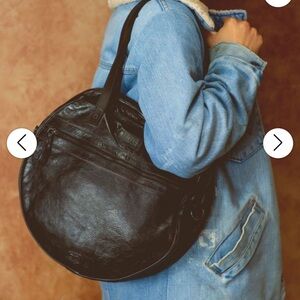 Bed|Stu Saray Round Crossbody Tote - Black